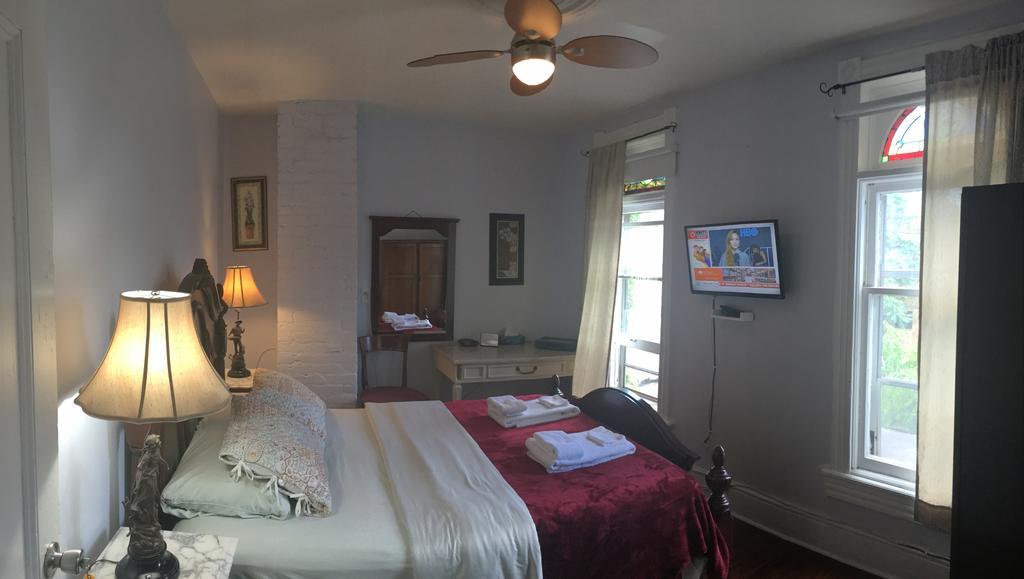 Toronto Garden Inn Bed & Breakfast Exterior foto